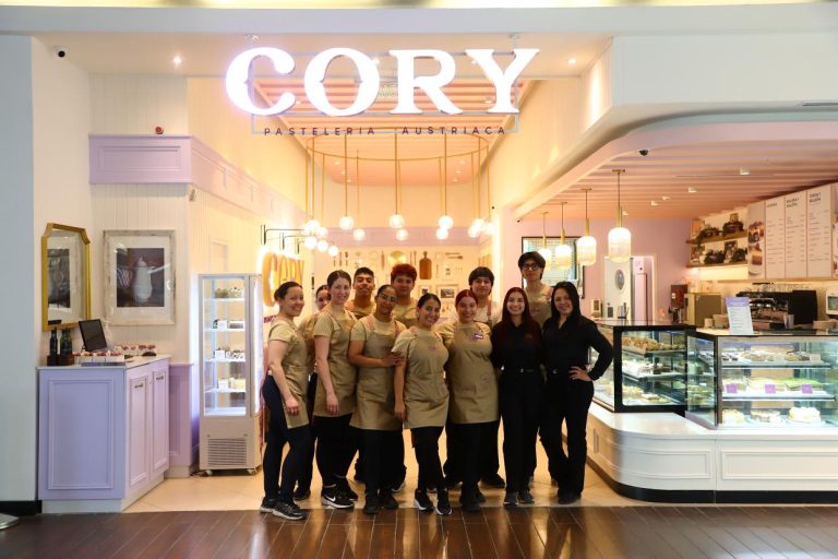 Fachada renovada del local Cory Mall Plaza Egaña con nueva imagen 2025.